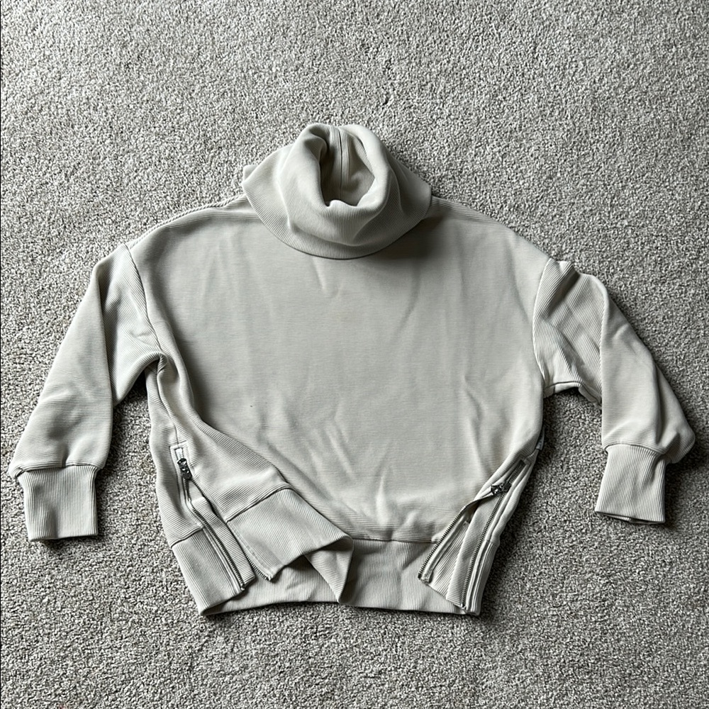 Varley Women's Cream Turtleneck Sweatshirt